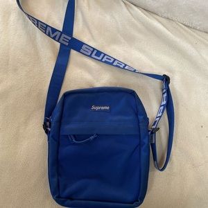 AUTHENTIC SUPREME SHOULDER BAG !!